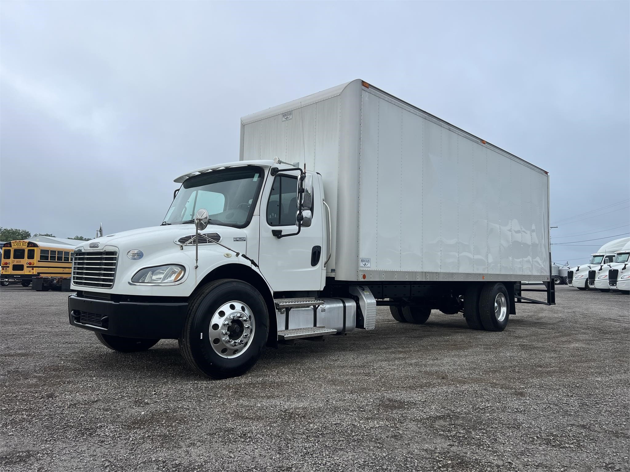 2017 FREIGHTLINER BUSINESS CLASS M2 106 - image 2 of 6