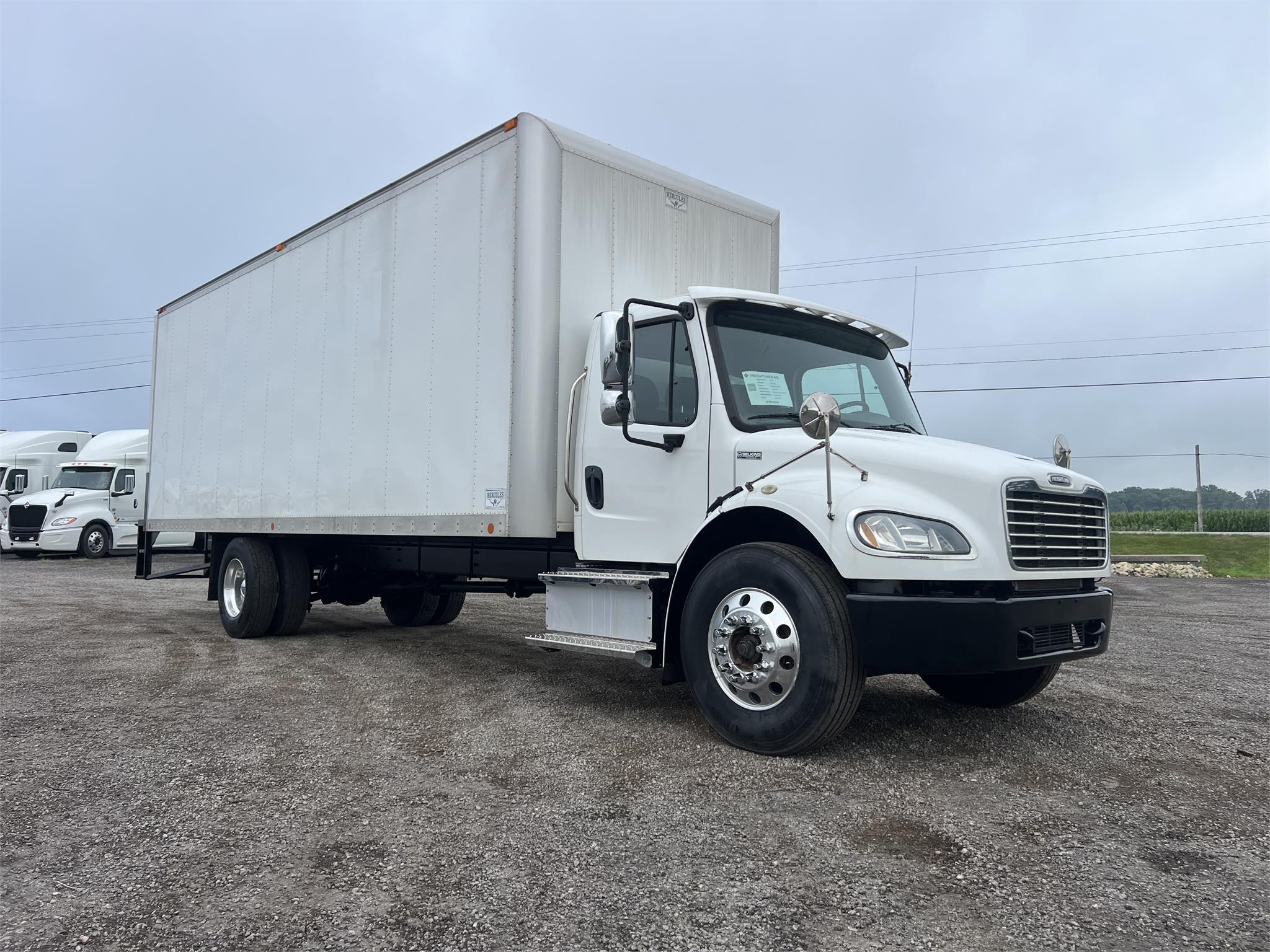 2017 FREIGHTLINER BUSINESS CLASS M2 106 - image 1 of 6