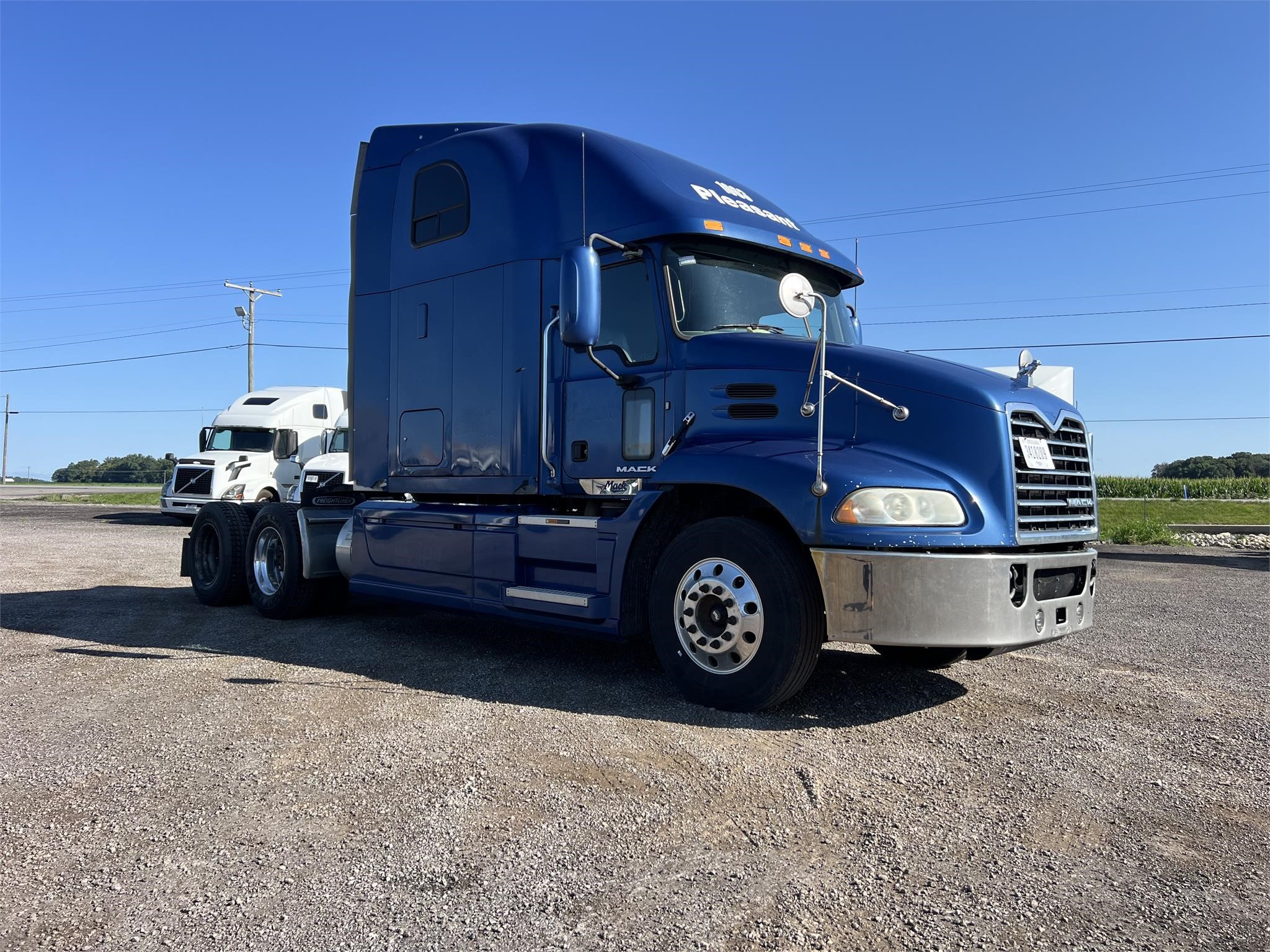 2016 MACK PINNACLE CXU613 - image 3 of 6