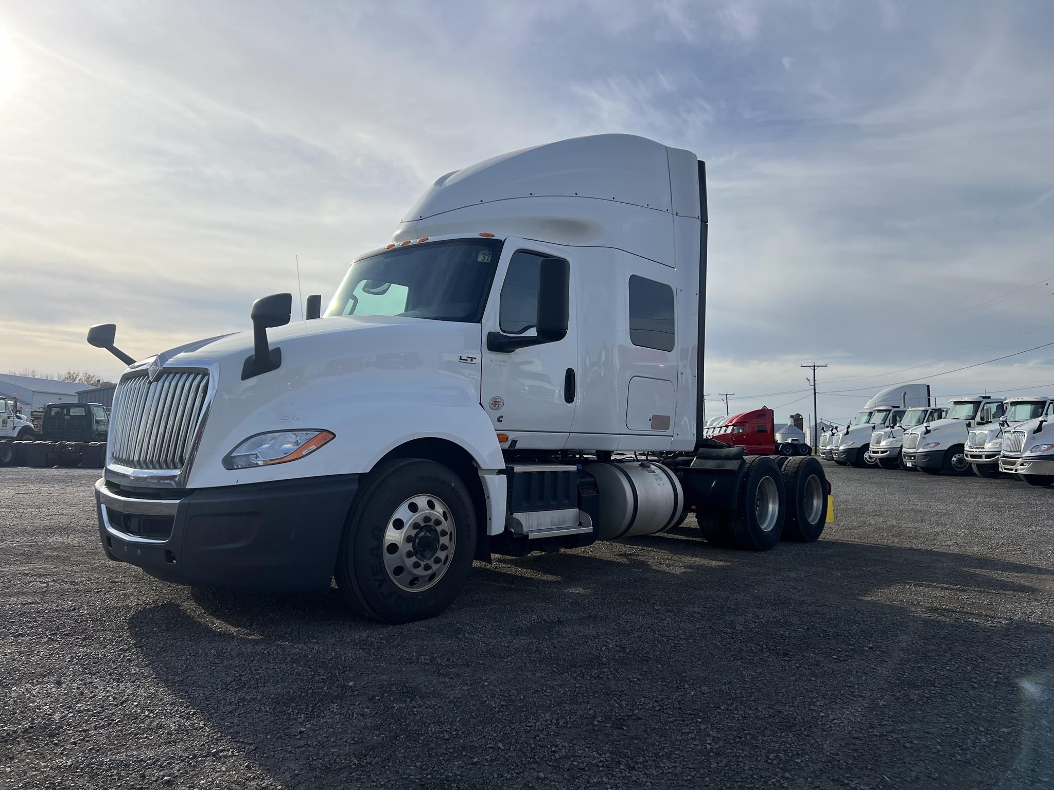 2019 INTERNATIONAL LT - image 1 of 6