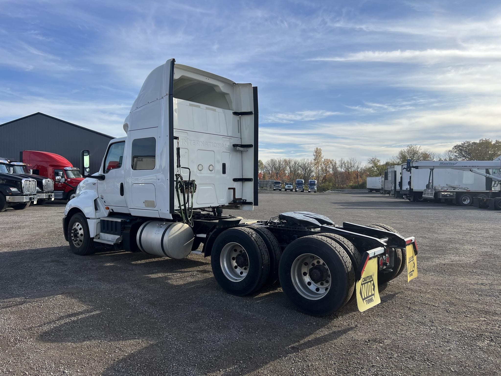 2019 INTERNATIONAL LT - image 5 of 6