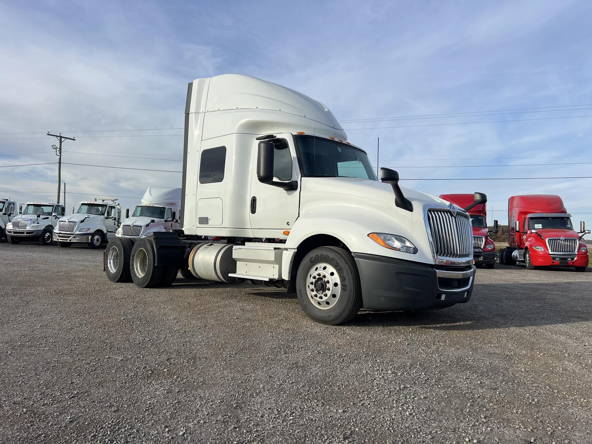 2019 INTERNATIONAL LT - image 1 of 6