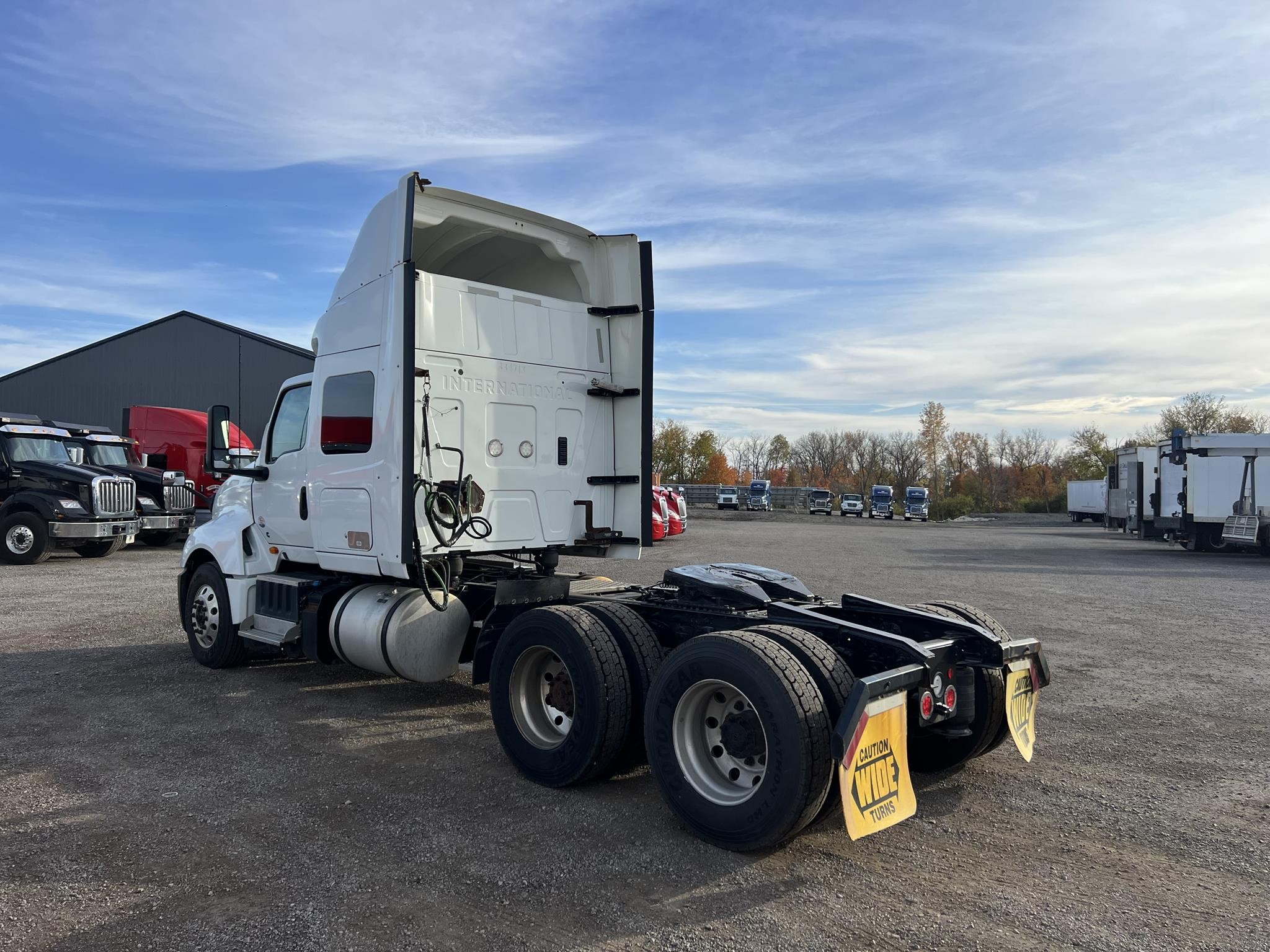 2019 INTERNATIONAL LT - image 6 of 6