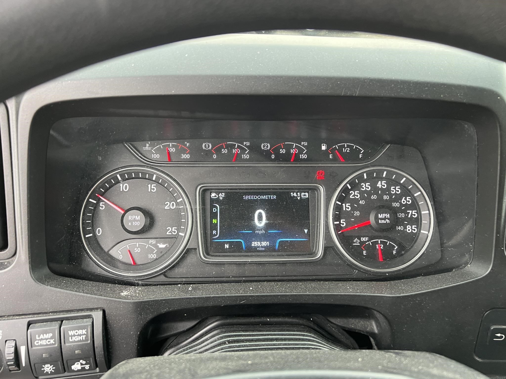 2019 INTERNATIONAL LT - image 5 of 6