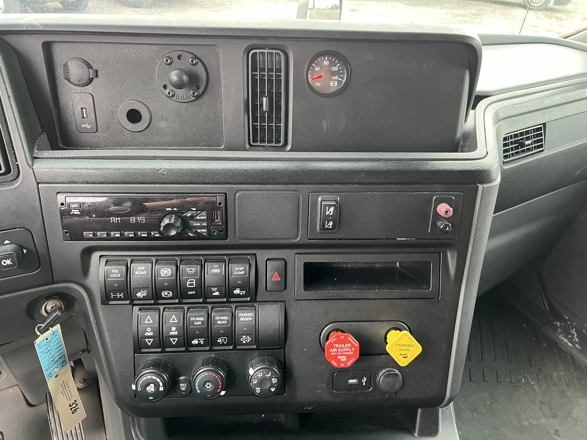 2019 INTERNATIONAL LT - image 6 of 6