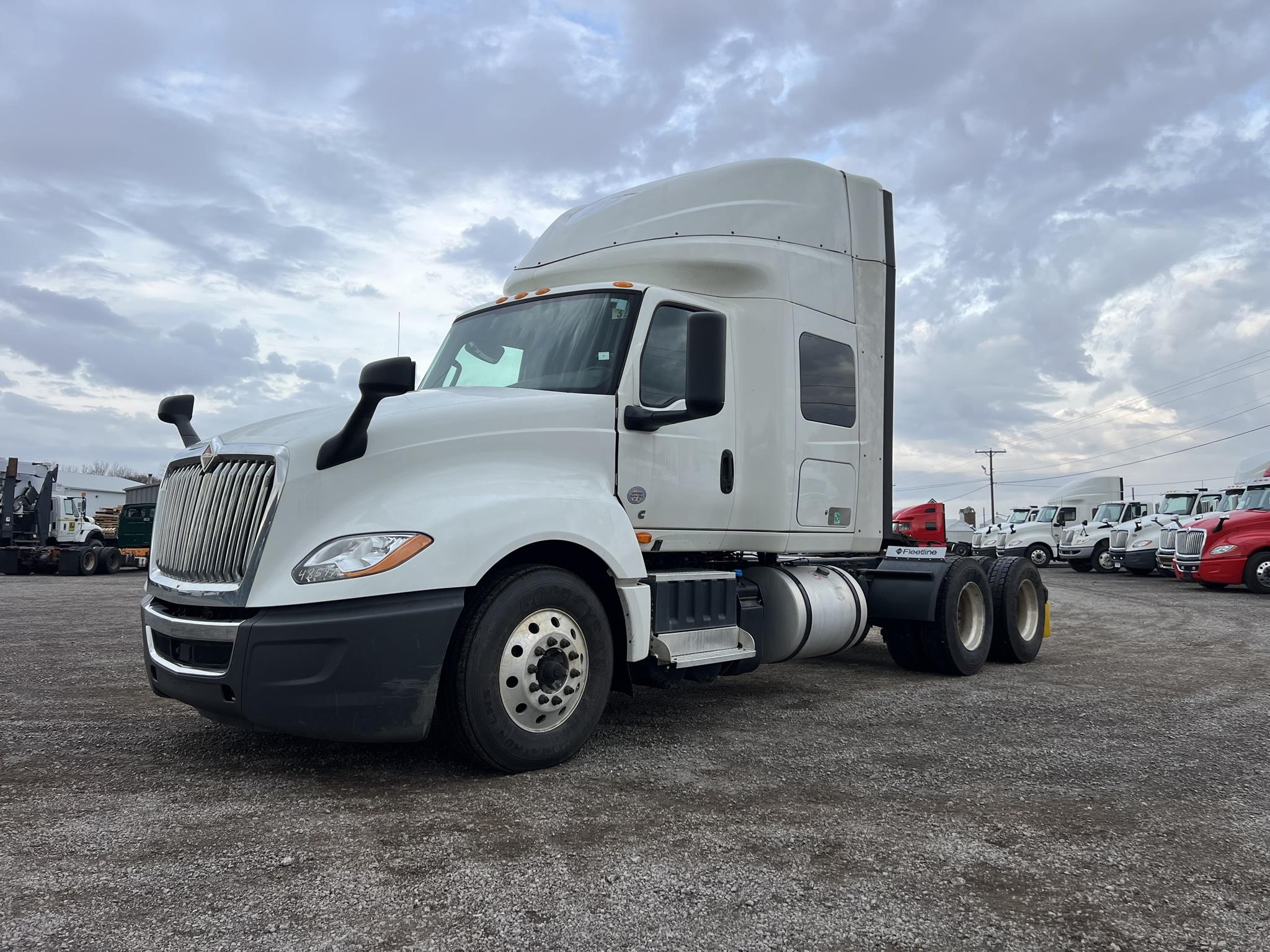 2019 INTERNATIONAL LT - image 1 of 6