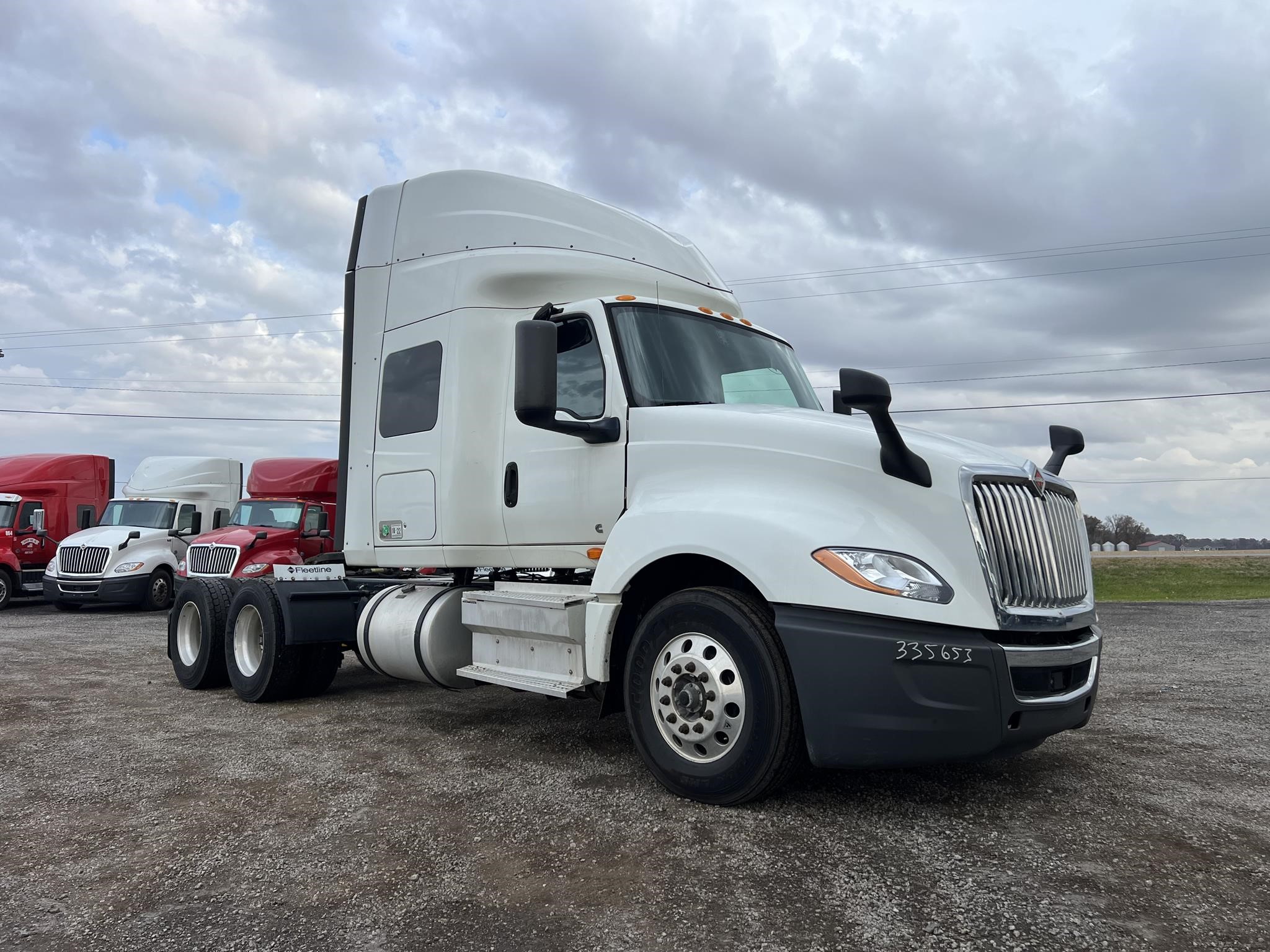 2019 INTERNATIONAL LT - image 2 of 6