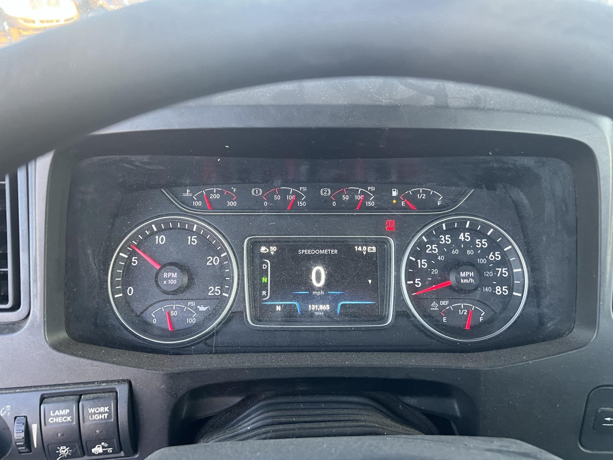 2019 INTERNATIONAL LT - image 6 of 6