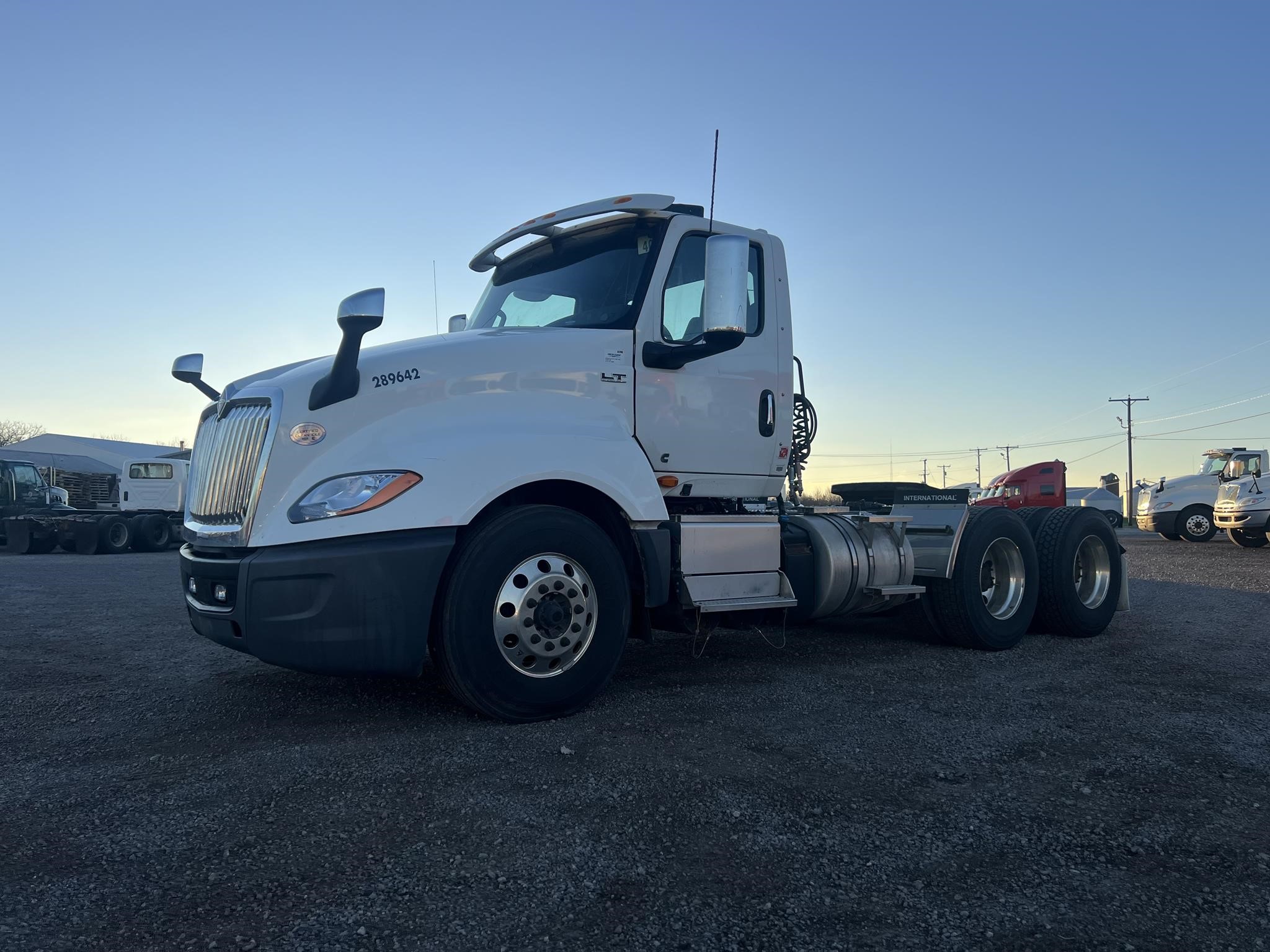 2019 INTERNATIONAL LT - image 1 of 6