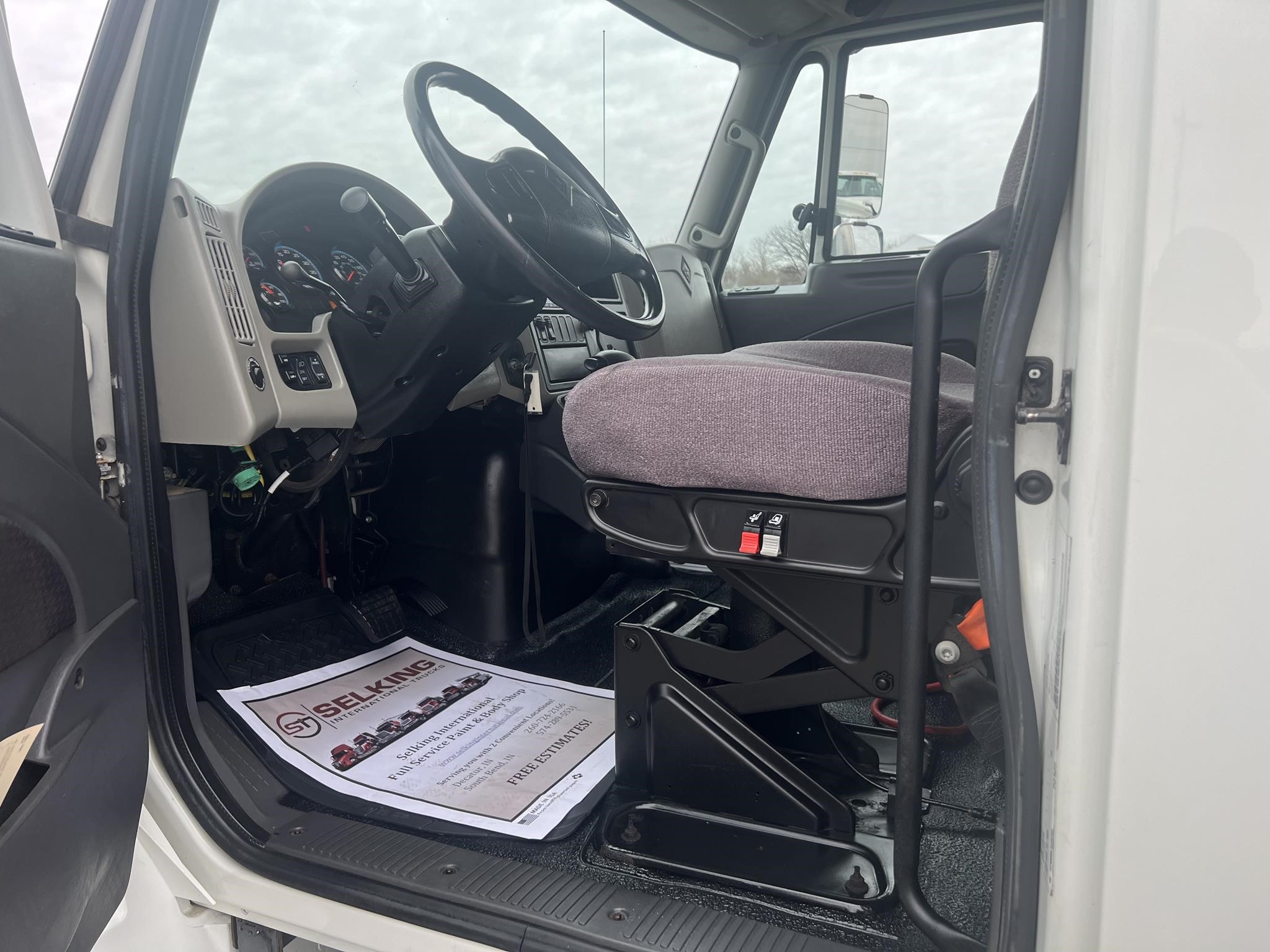 2017 INTERNATIONAL DURASTAR 4300 - image 5 of 6