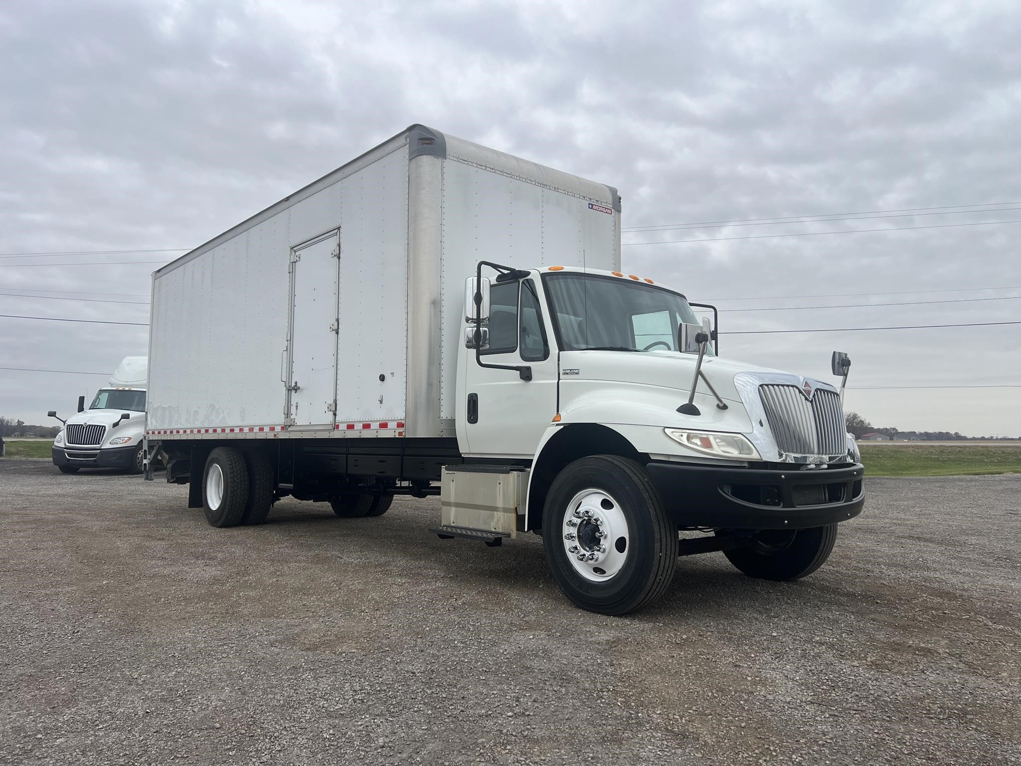 2017 INTERNATIONAL DURASTAR 4300 - image 2 of 6