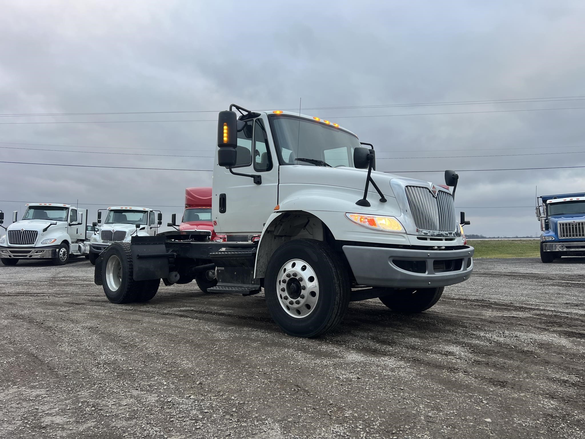 2019 INTERNATIONAL DURASTAR 4400 - image 3 of 6