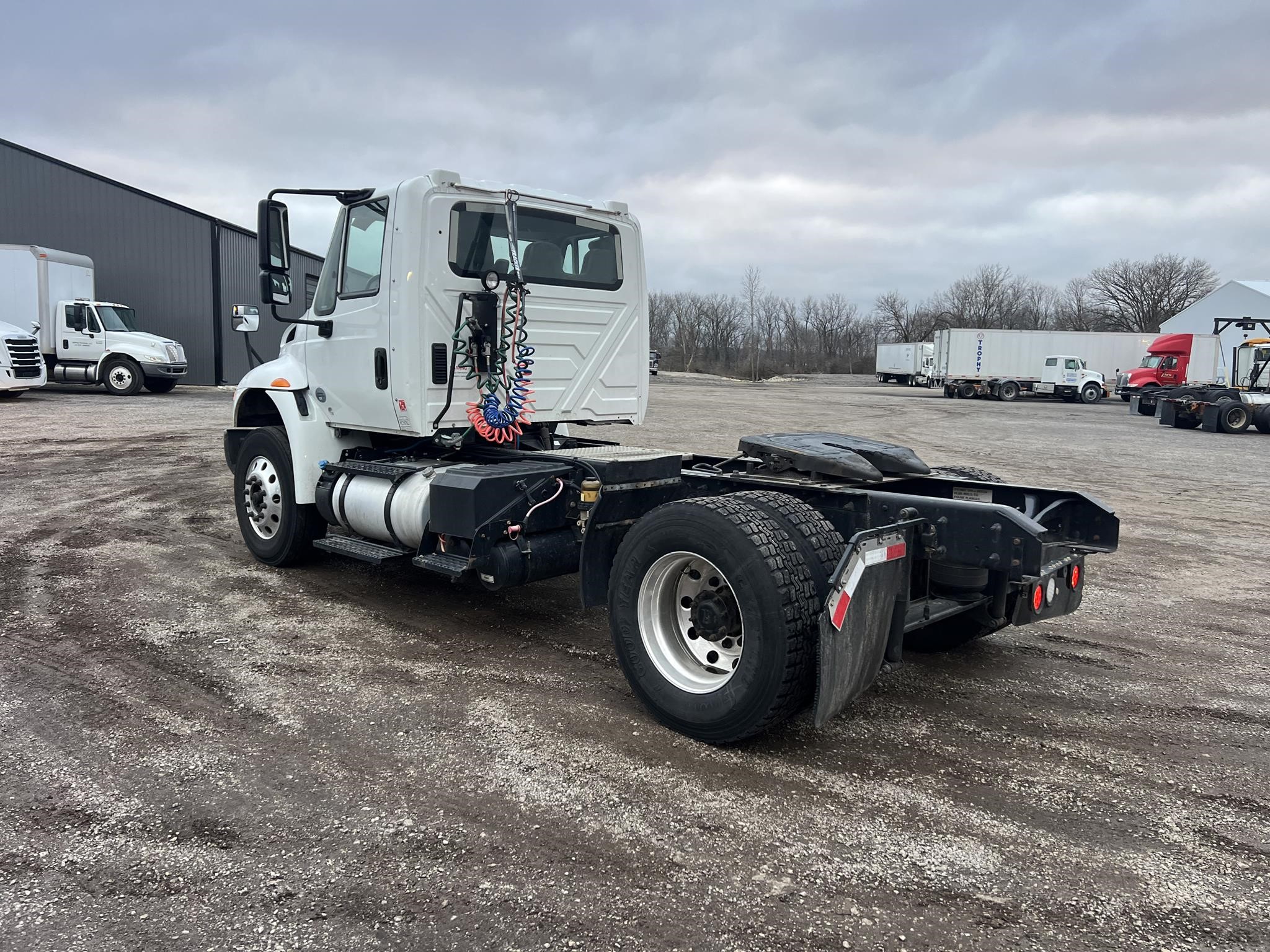 2019 INTERNATIONAL DURASTAR 4400 - image 4 of 6