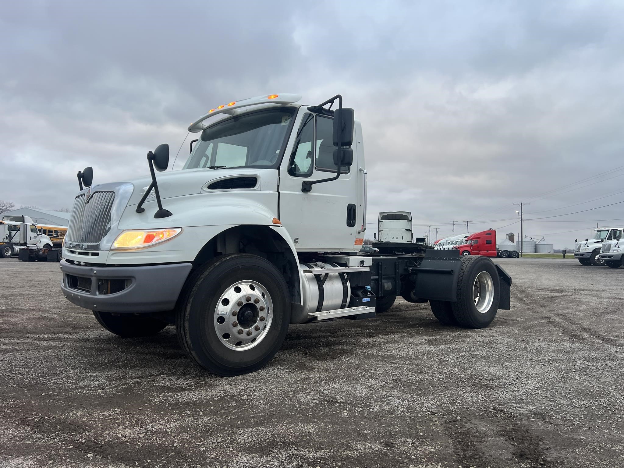 2019 INTERNATIONAL DURASTAR 4400 - image 3 of 6