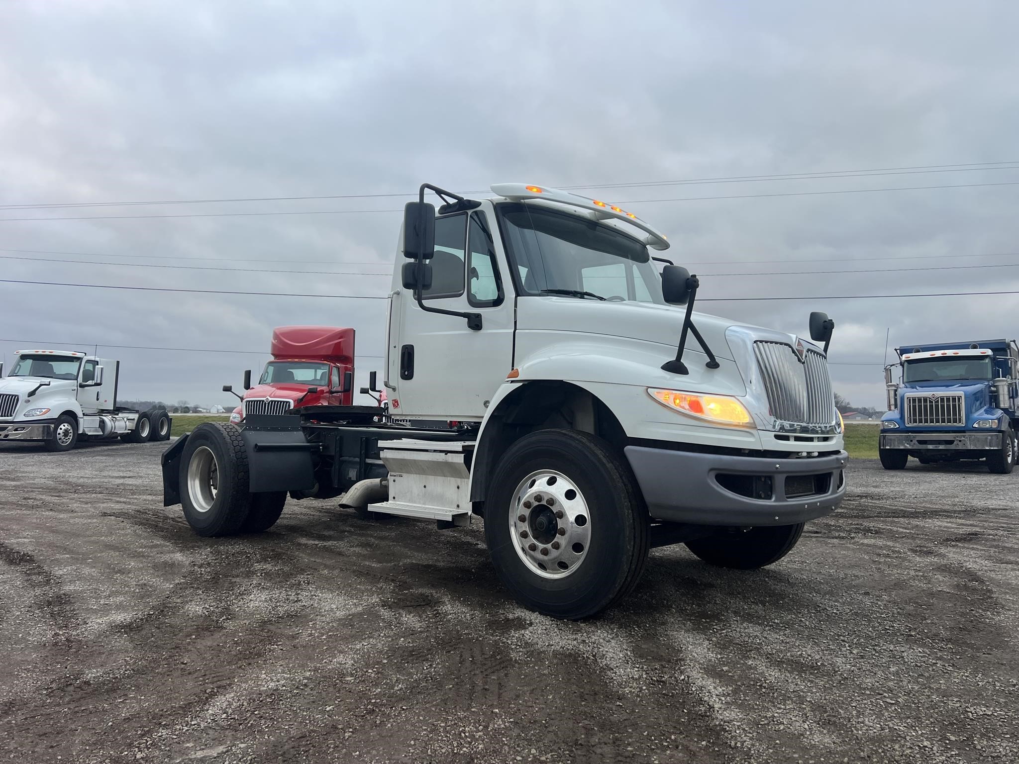 2019 INTERNATIONAL DURASTAR 4400 - image 1 of 6