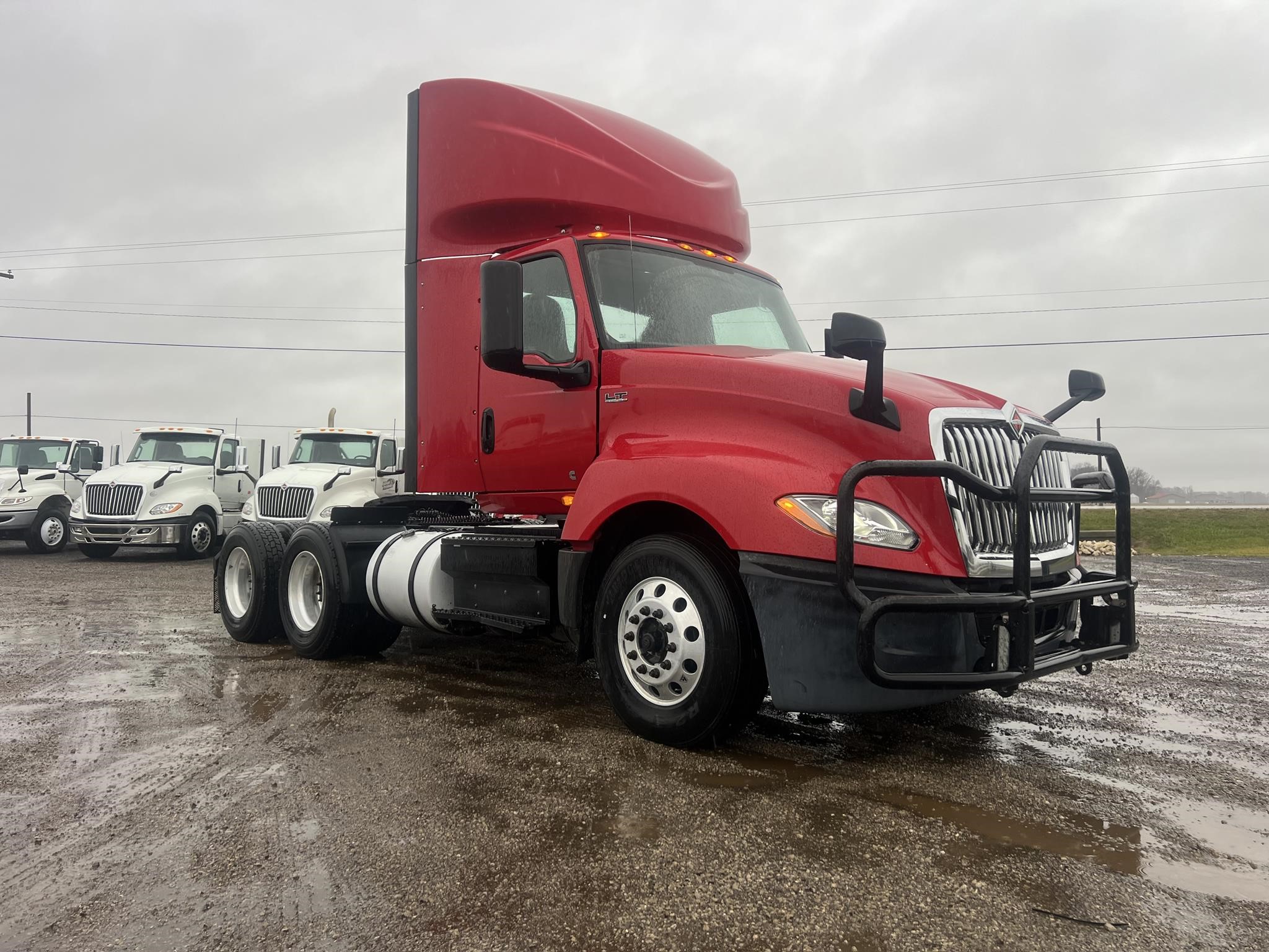 2019 INTERNATIONAL LT - image 3 of 6