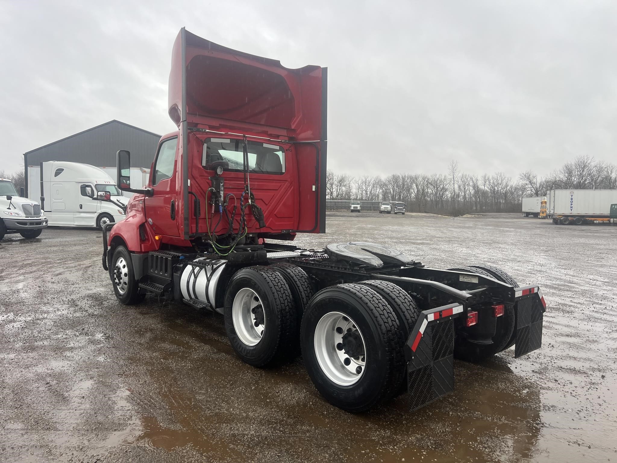 2019 INTERNATIONAL LT - image 5 of 6