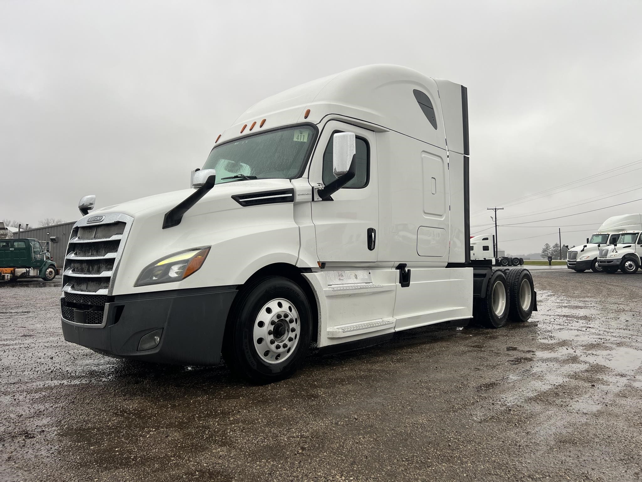 2018 FREIGHTLINER CASCADIA 126 - image 1 of 6