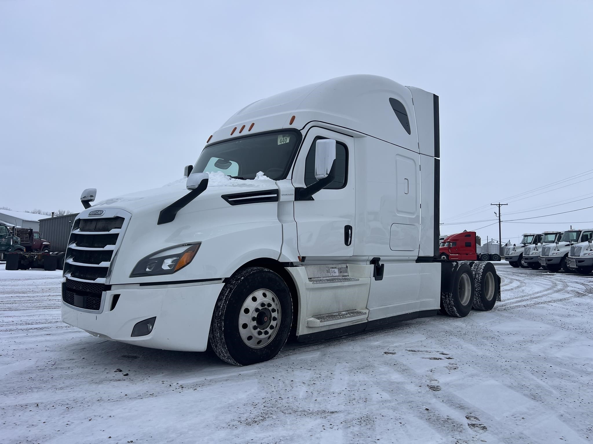 2018 FREIGHTLINER CASCADIA 126 - image 1 of 6